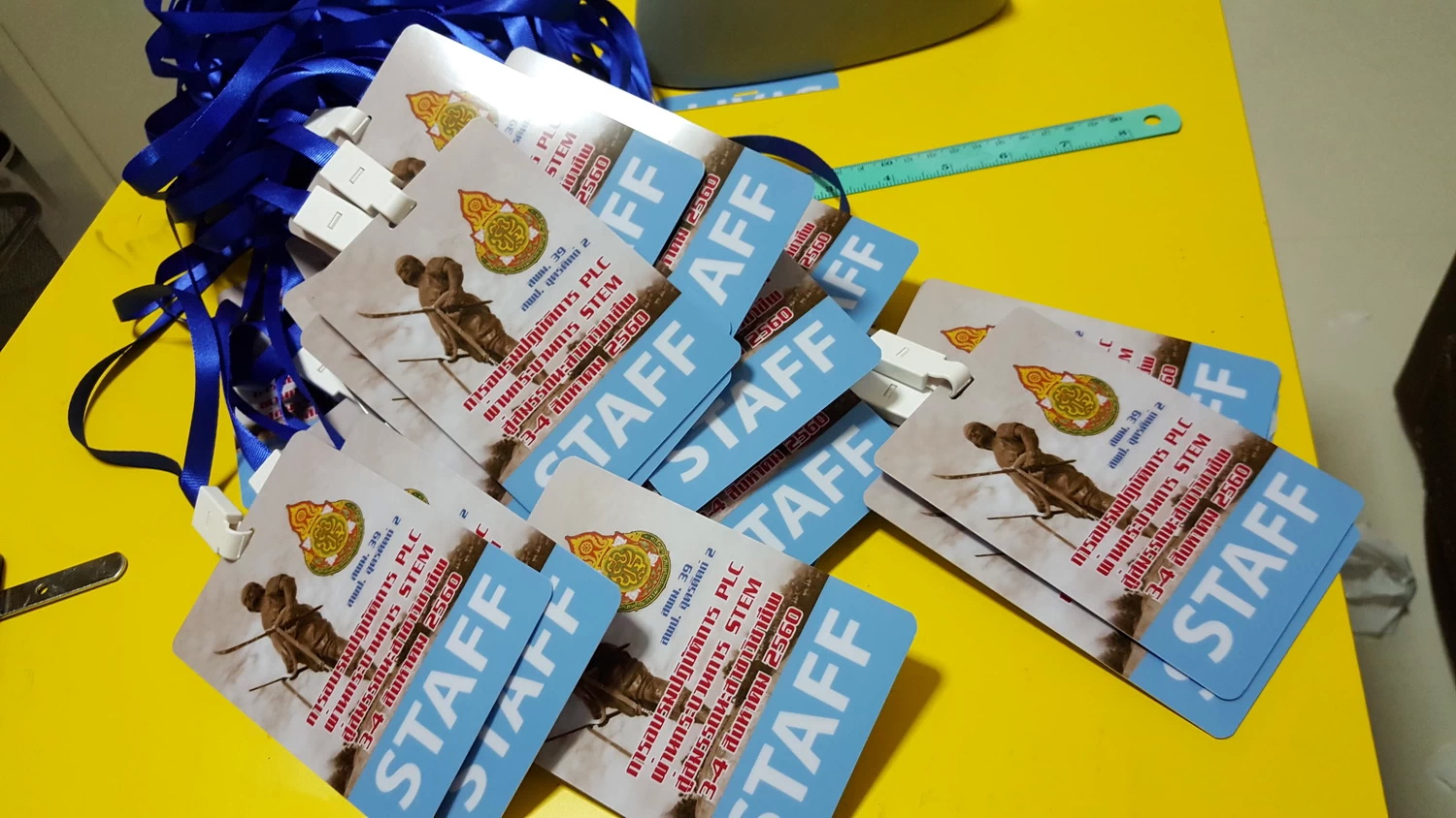 บัตร Staff แบบพรีเมียม พร้อมสายคล้องสีสันสดใส