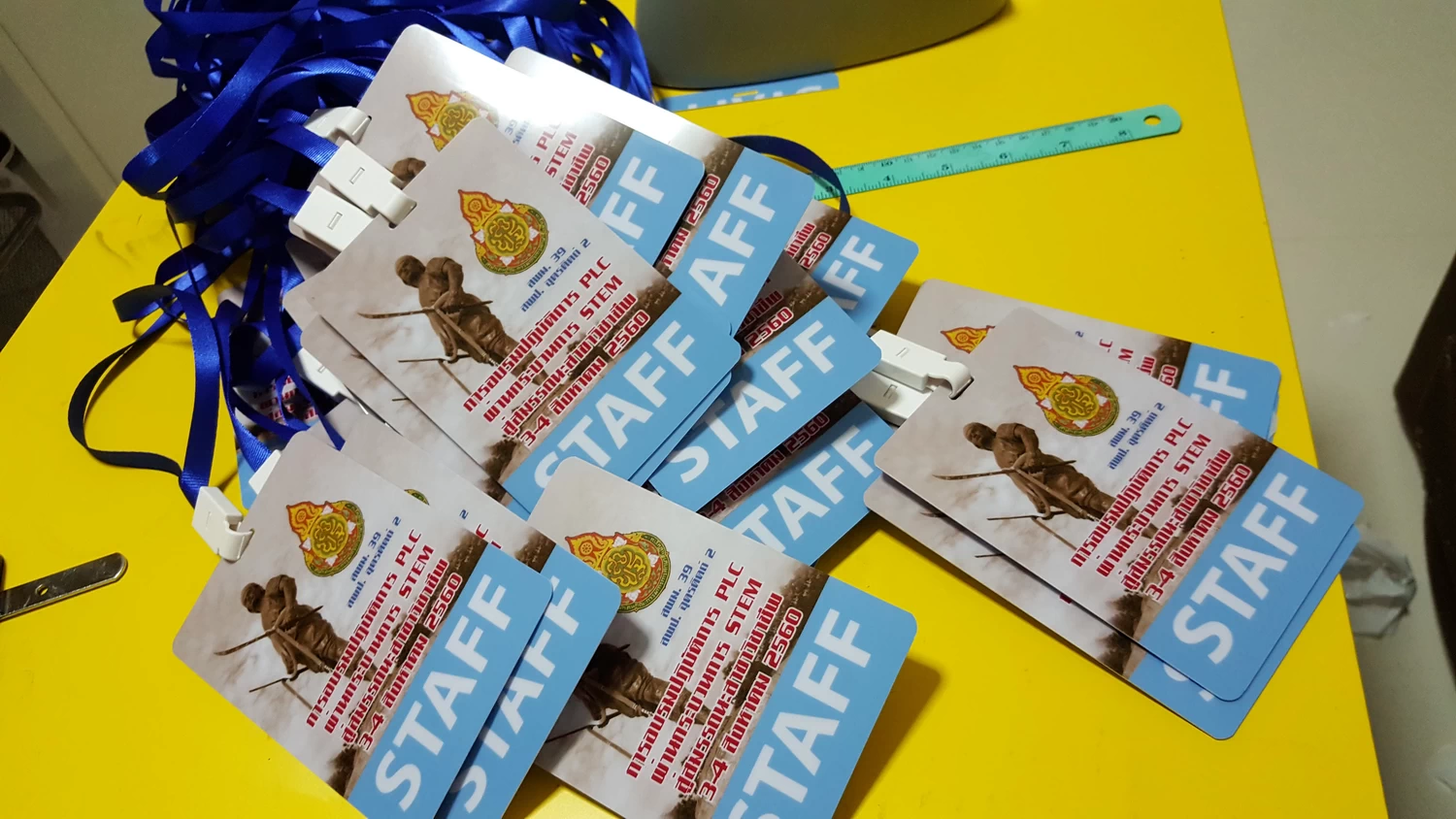 บัตร Staff แบบพรีเมียม พร้อมสายคล้องสีสันสดใส